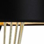 Czarny abażur na złotej ażurowej podstawie lampy stołowej