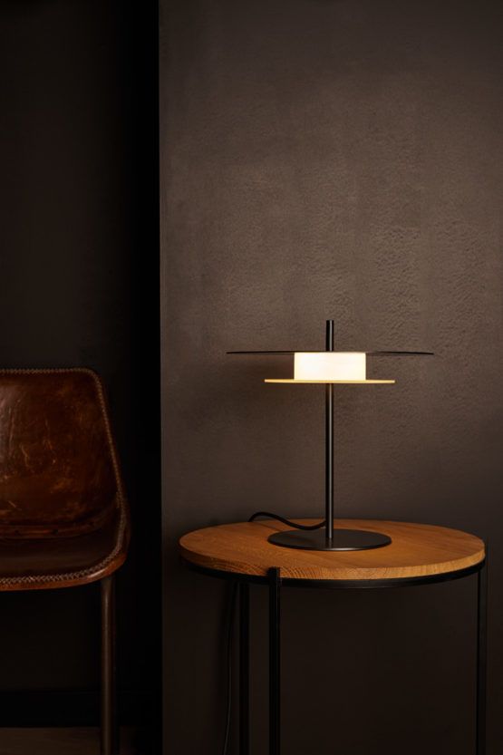 Czarna lampa stołowa Areoplan - nowoczesna