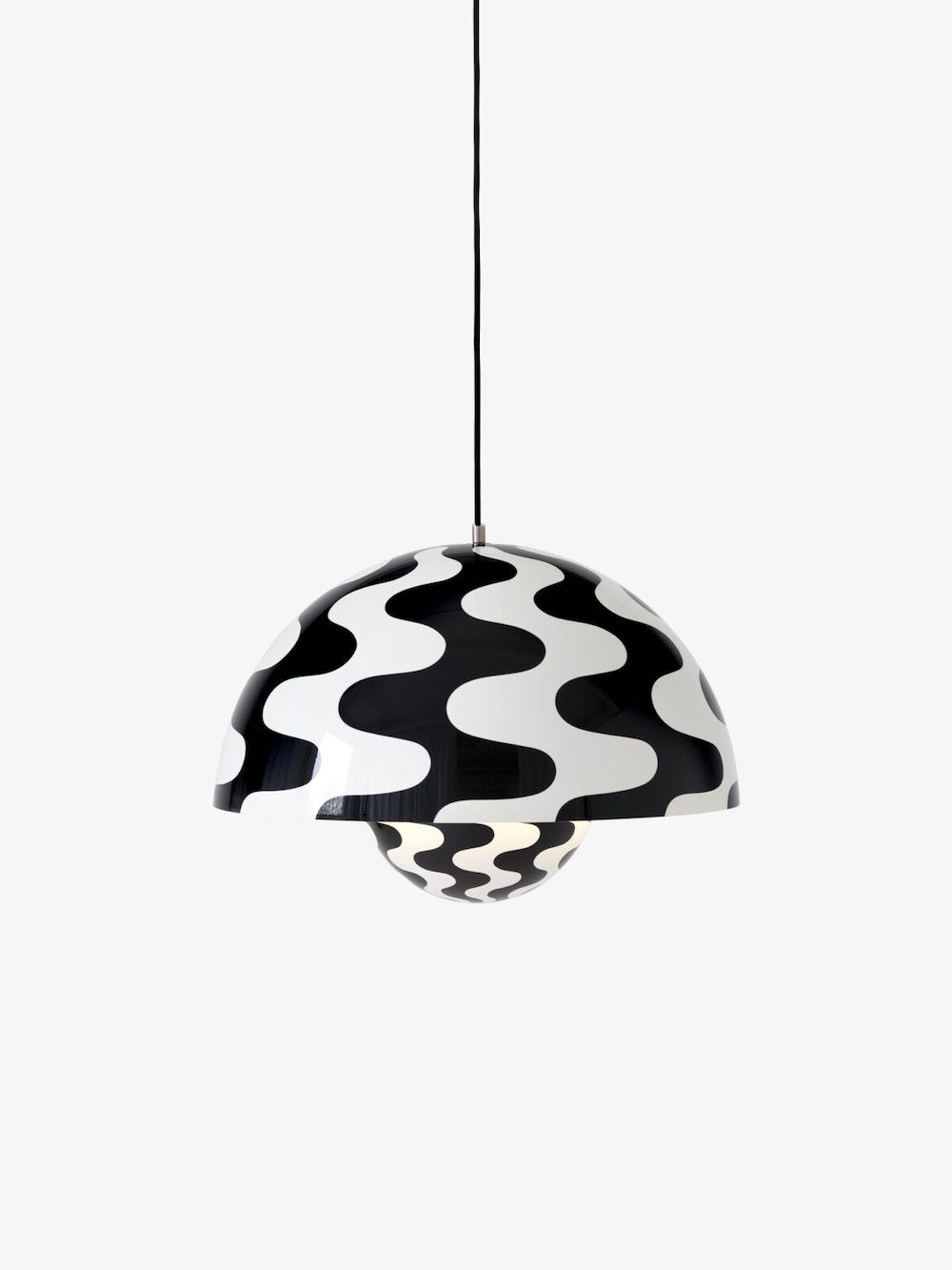 Lampa w abstrakcyjnym kolorze czarno - biała