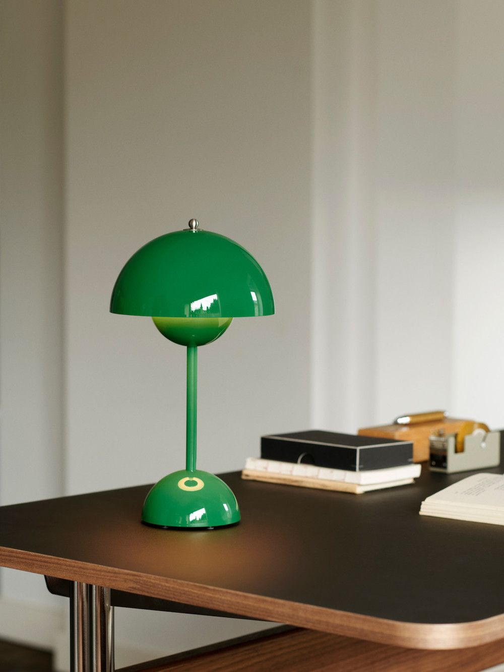 Lampa mobilna zielona z kloszem metalowym