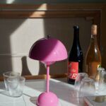 Lampa różowa z metalowym kloszem