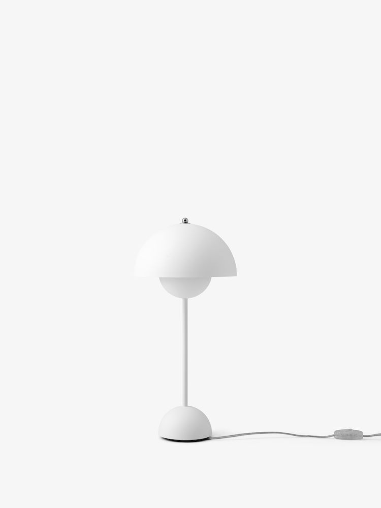 Lampa stołowa biała z włącznikiem na kablu