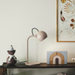 Nowoczesna lampa biurkowa do gabinetu Ball Single - kremowa