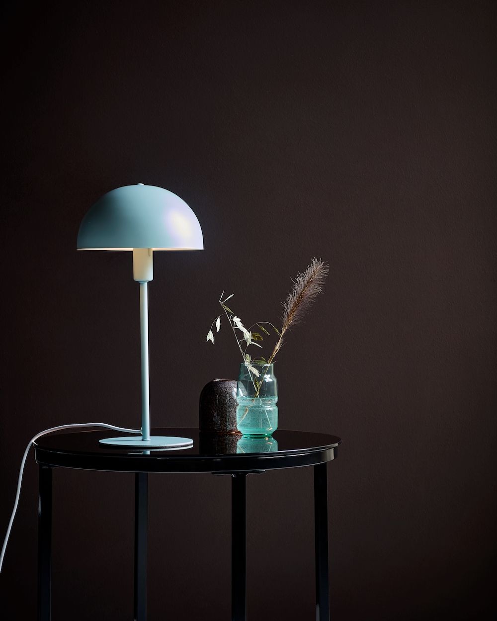 Elegancka lampa stołowa w kolorze miętowym