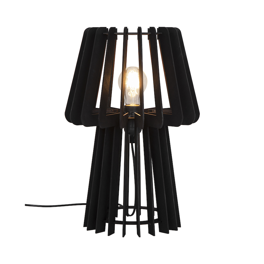 Czarna lampa stołowa z drewnianym kloszem i dekoracyjną żarówką
