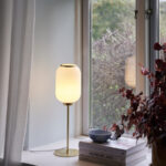 Elegancka Złota lampa stołowa Milford - mleczny klosz