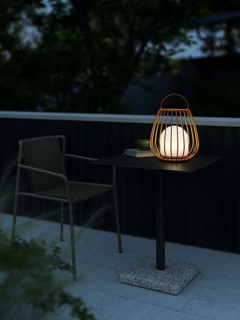 Zewnętrzny mobilny lampion do ogrodu na stół