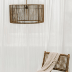 lampa z szerokim kloszem ze sznurka do salonu