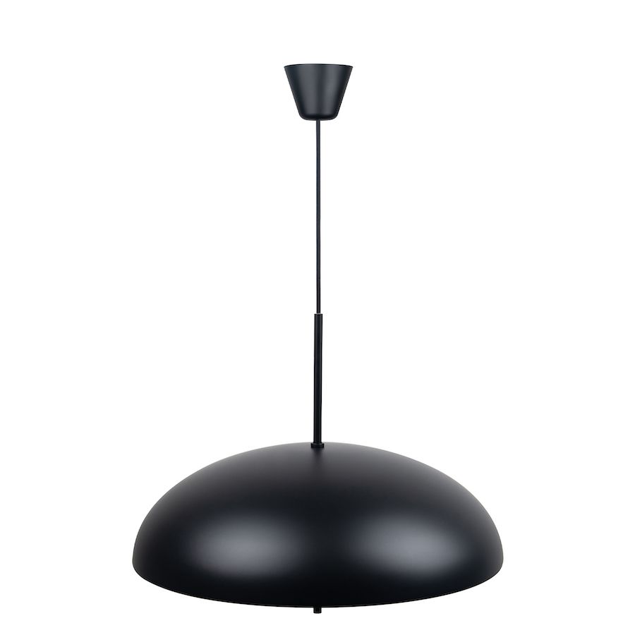 Duża, czarna lampa z półokrągłym kloszem