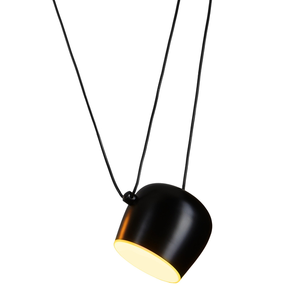 Lampa wisząca w kolorze czarnym na przewodzie