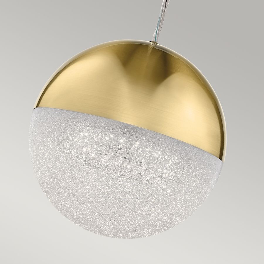 Złota lampa dekoracyjna z okrągłym kloszem