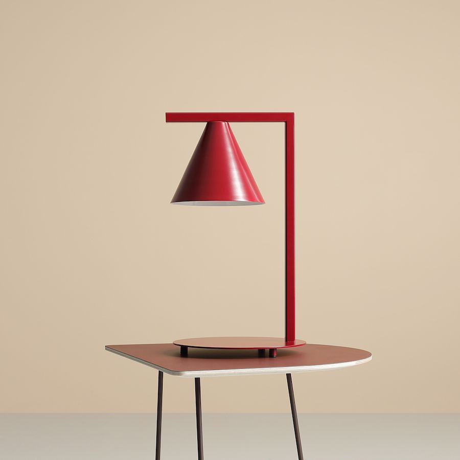 Lampa stołowa czerwona ze stożkiem