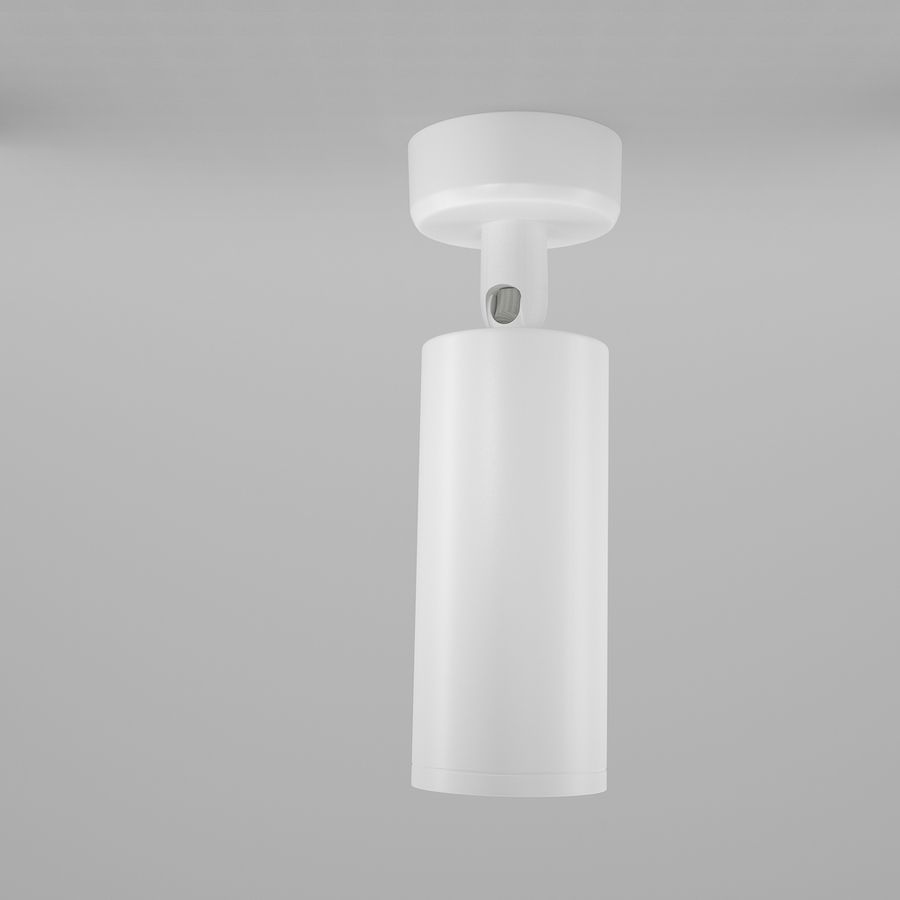 Lampa sufitowa w kolorze białym z regulowanym reflektorem