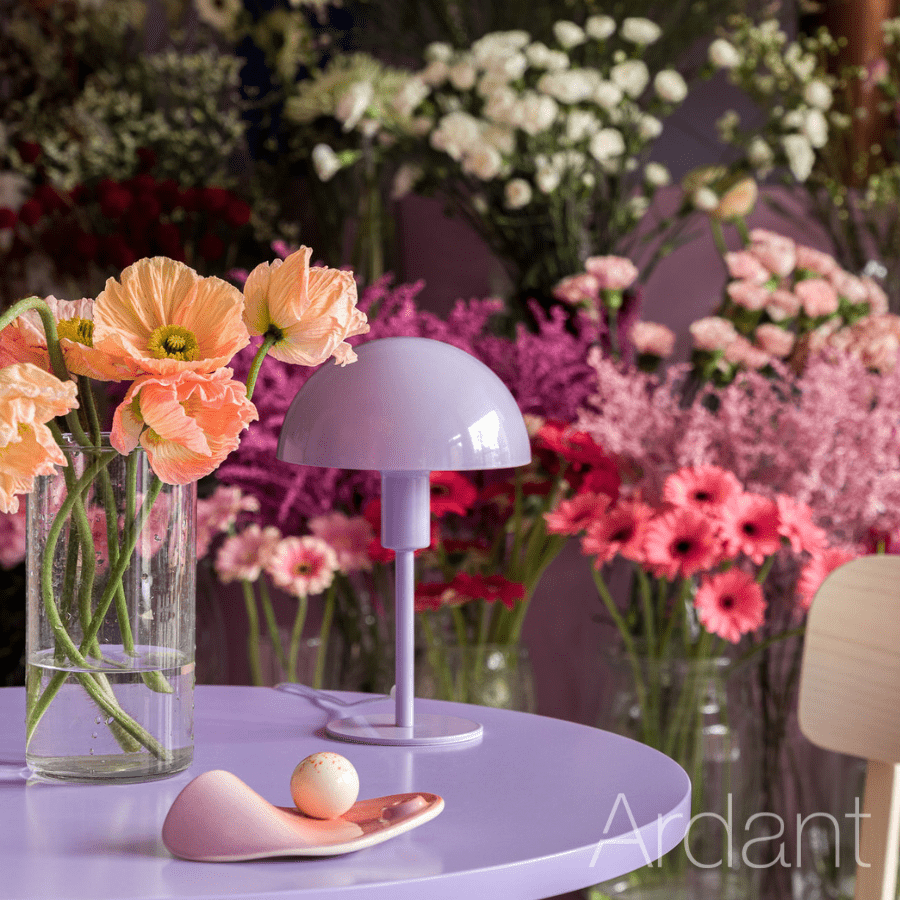pastelowa fioletowa lampa stołowa , światło dyskretne