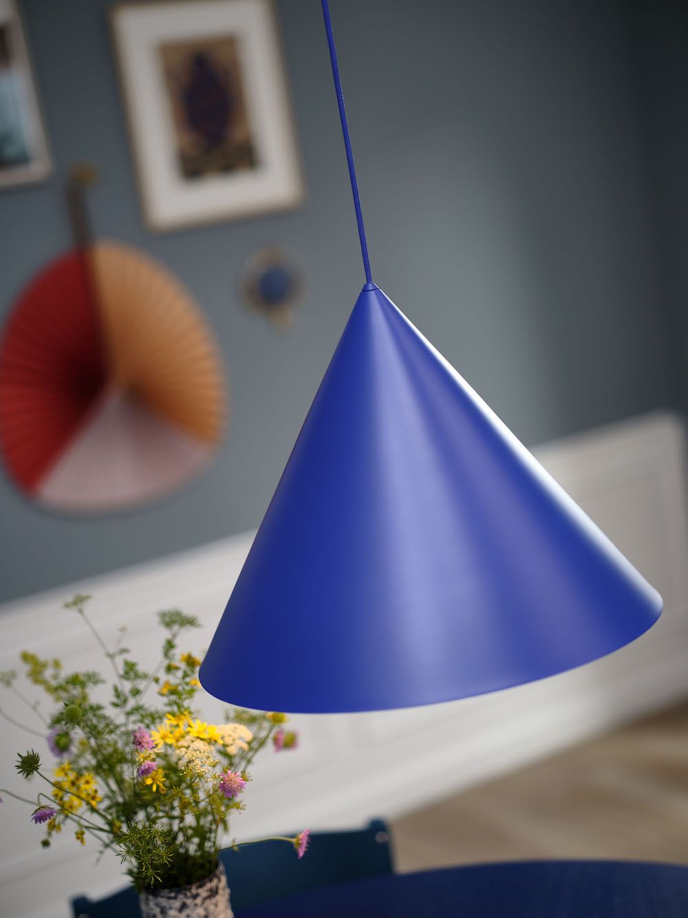 Lampa wisząca nowoczesna w kolorze niebieskim