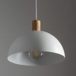 Biała lampa skandynawski design Oslo - z drewnem