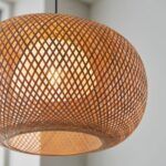 lampa wisząca z plecionym bambusowym kloszem naturalna