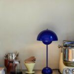 Lampa stołowa niebieska w połysku