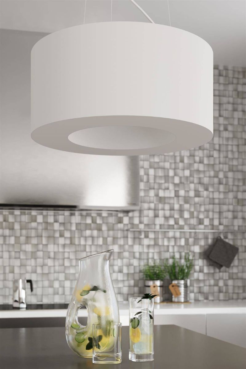 biała lampa wisząca w kuchni z mozaiką