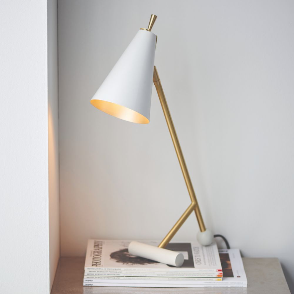 biała elegancka lampa biurkowa