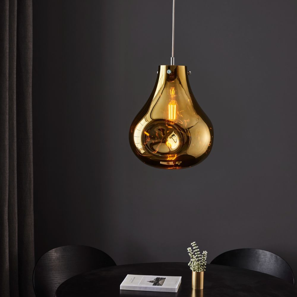 duża szklana bańka lampa nad czarny stół