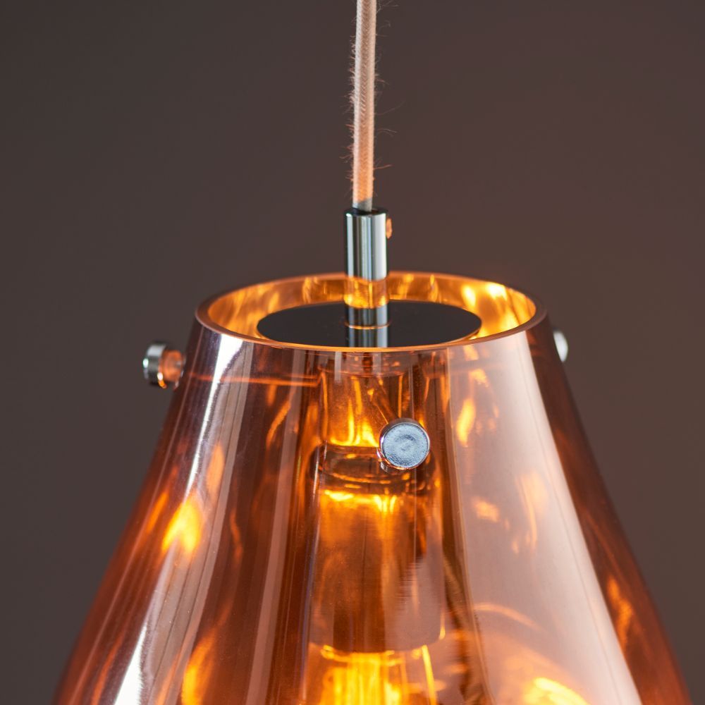 szklana lampa wisząca z miedzianym efektem