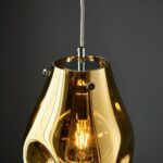 nowoczesna lampa wisząca ze złotym kloszem