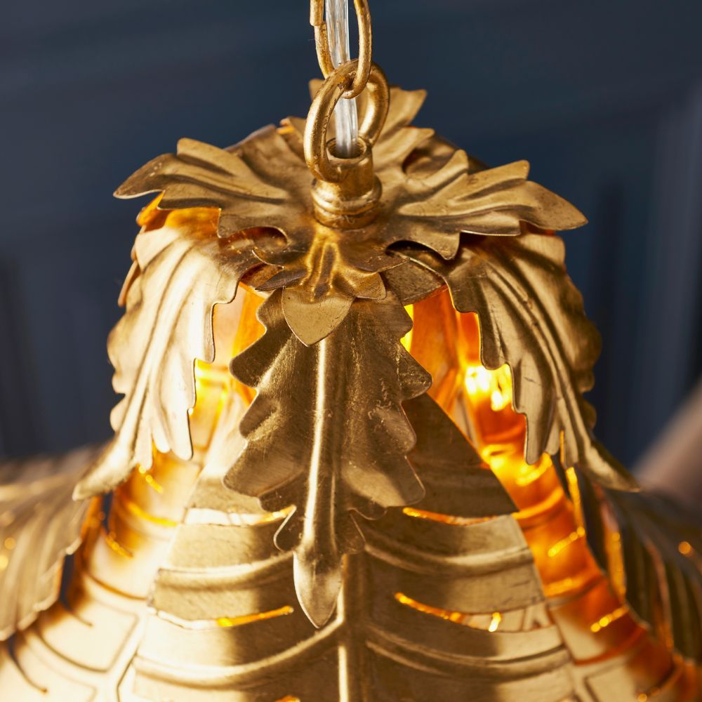 złota lampa wisząca klosz z liści