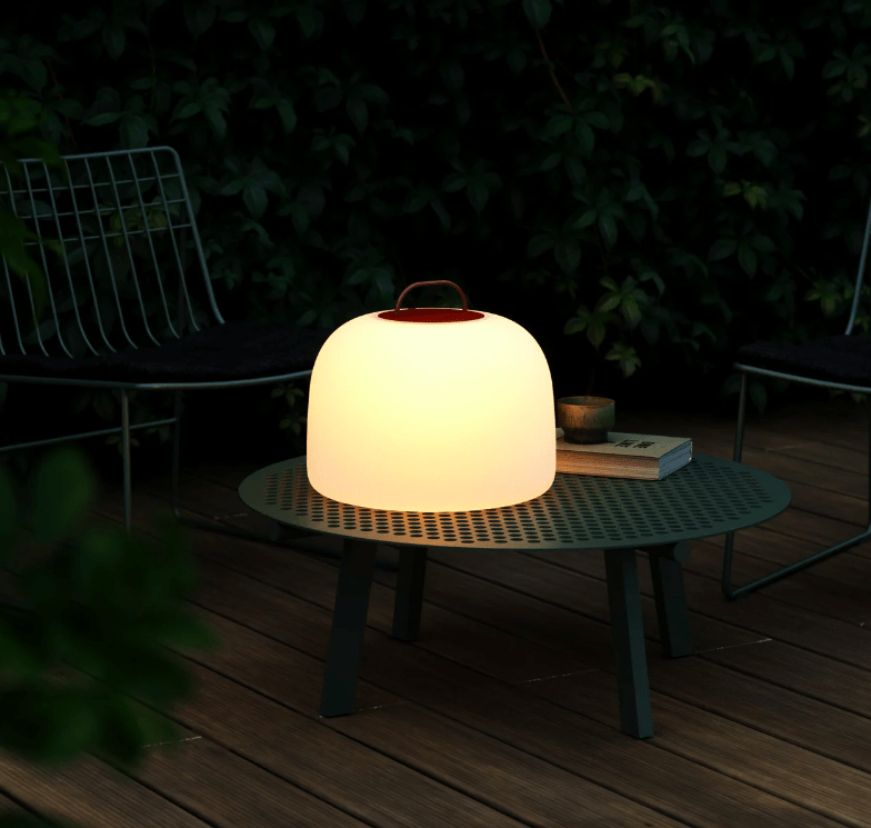 Lampa mobilna na tarasie - stołowa z łądowarką