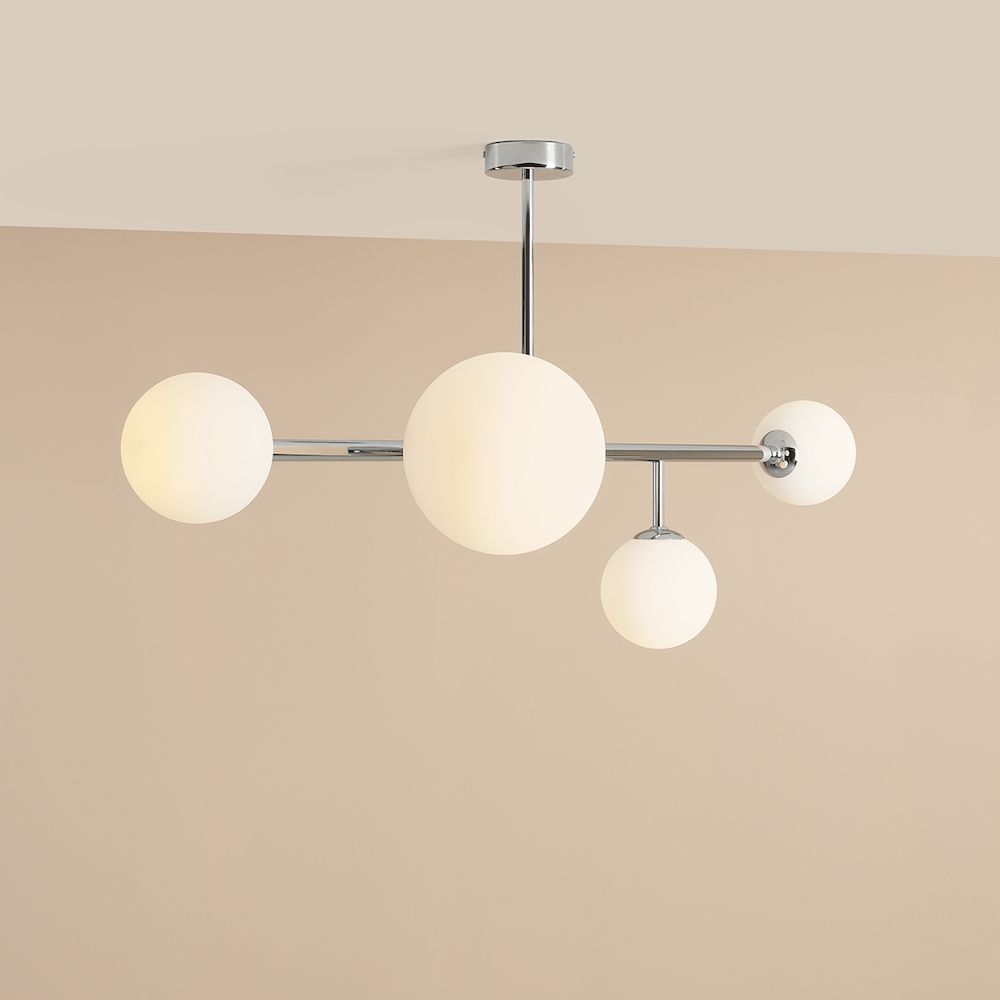 Srebrna lampa sufitowa z kulami ball - pokój