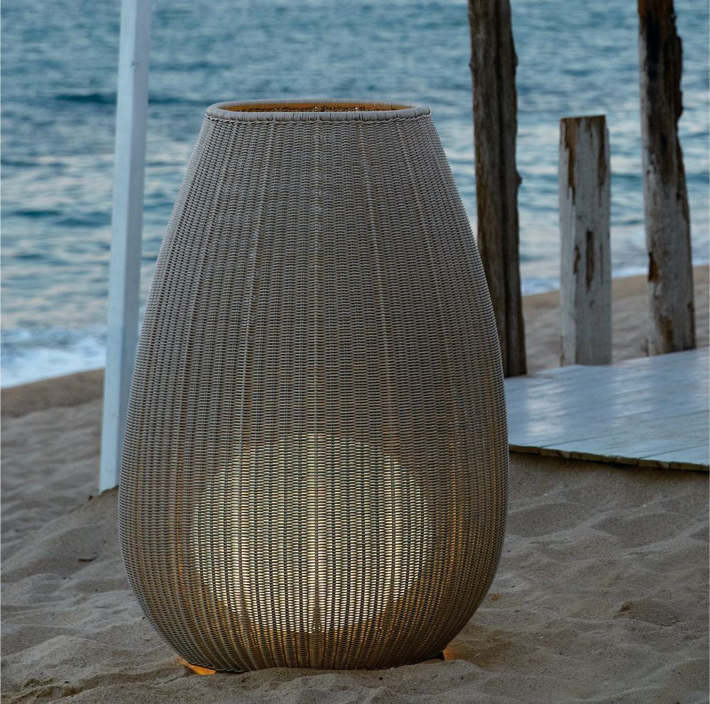 wiklinowa lampa w nowoczesnym stylu do ogrodu