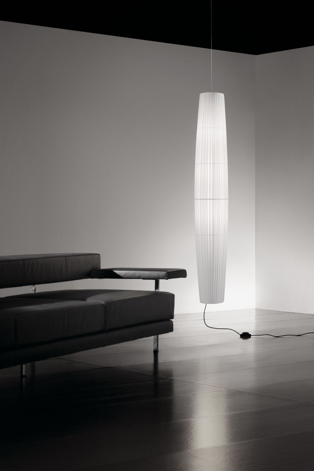 Biała lampa wisząca Maxi S/01 - dolna instalacja