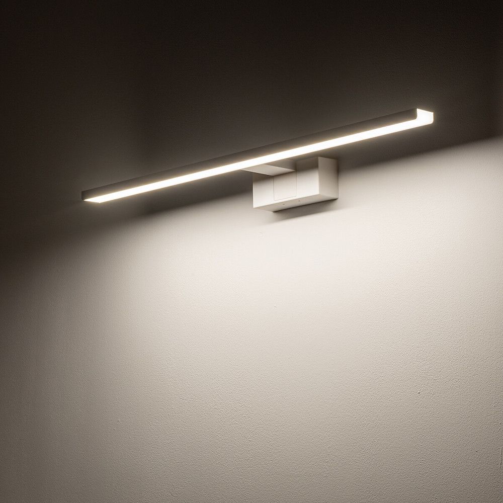 Podłużna lampa ścienna LED do salonu