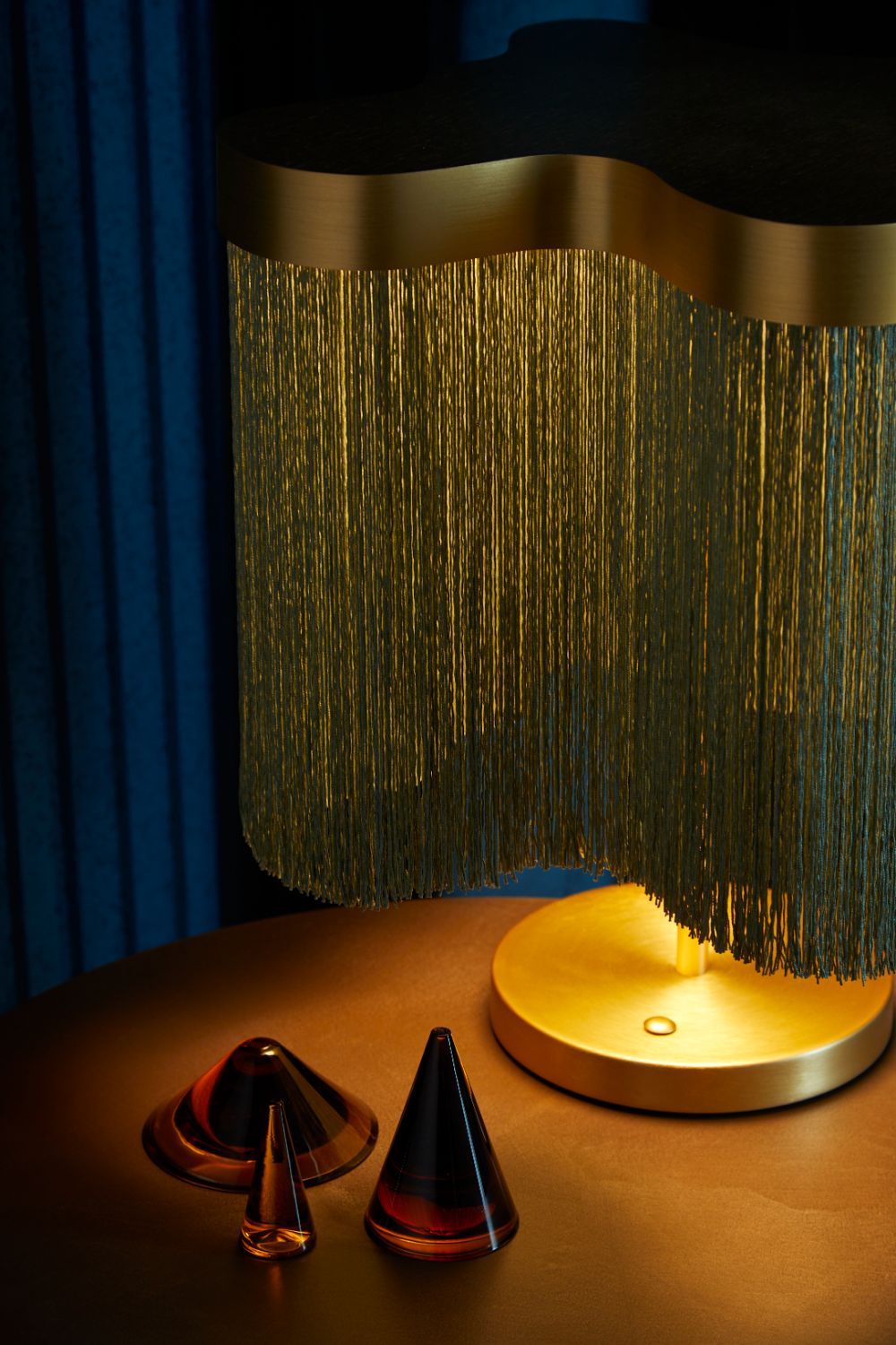 lampa stołowa z frędzli złota baza