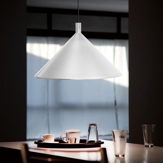 biała lampa wisząca nad stół