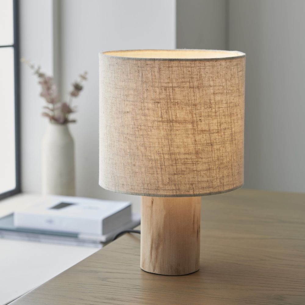 drewniana lampa stołowa na stół