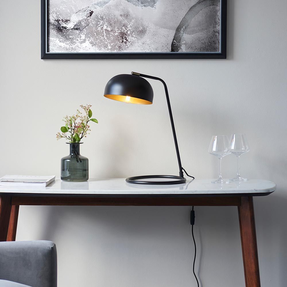 elegancka lampa stołowa do biura