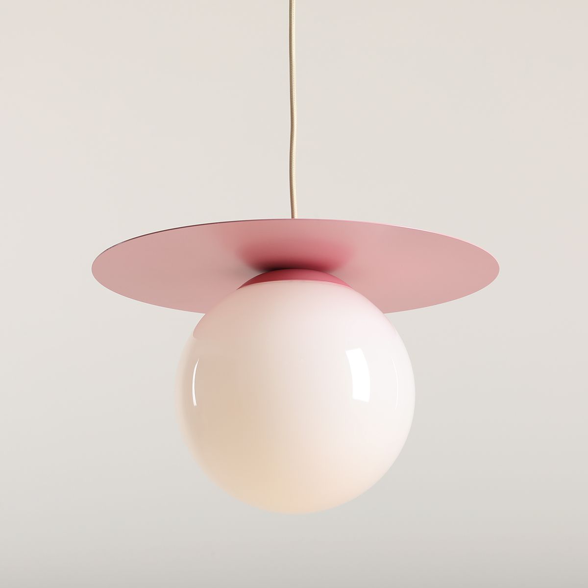 różowa lampa wisząca do salonu - mleczna kula pink