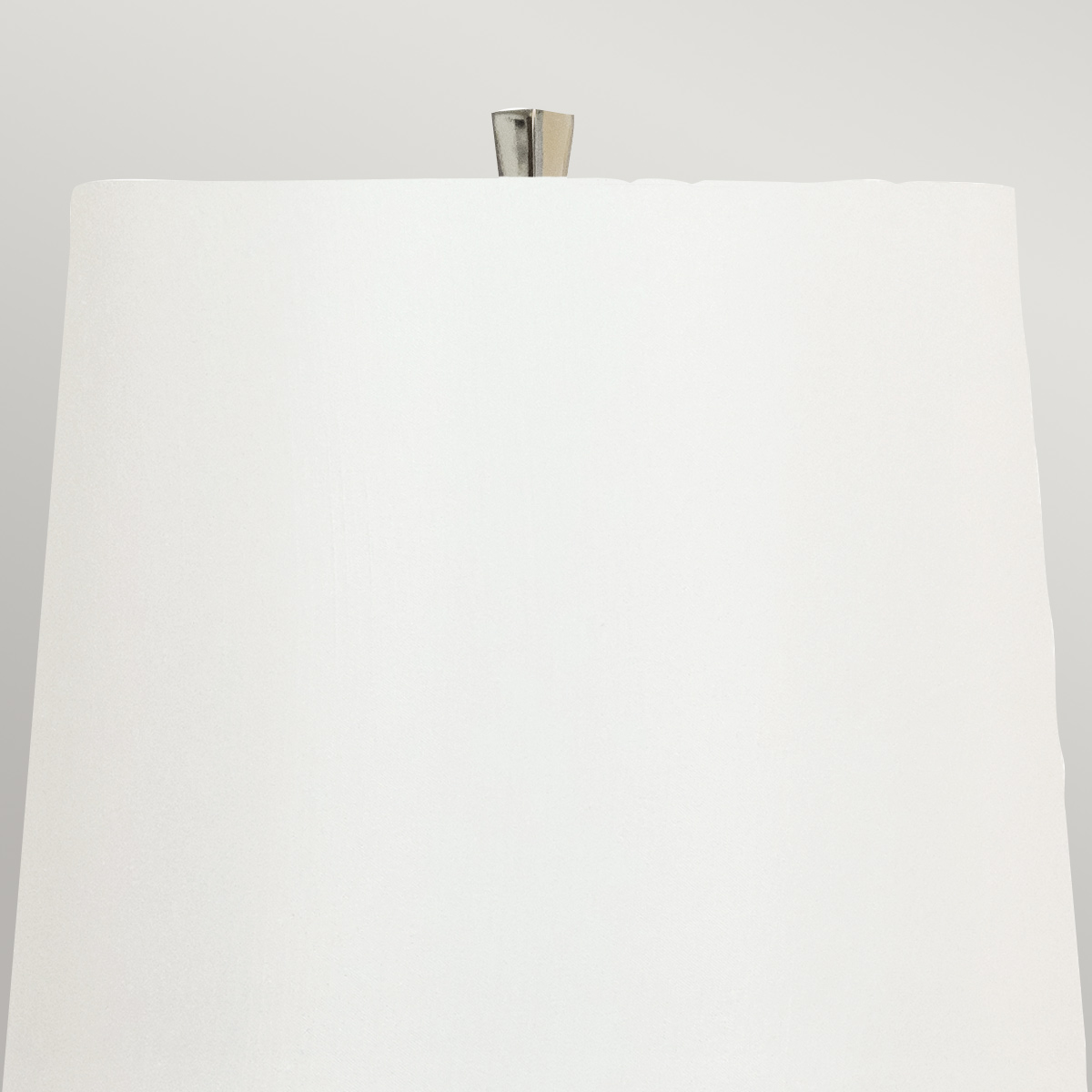 lampa stołowa z białym abażurem