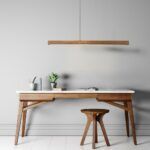 lampa drewniana listwa nad biurko