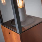 drewniany lampion led z antracytową oprawką