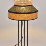 lampa stołowa z wiklinowym kloszem do gabinetu