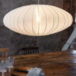 Lampa owalna biała z siateczki skandynawski styl do drewnianego stołu