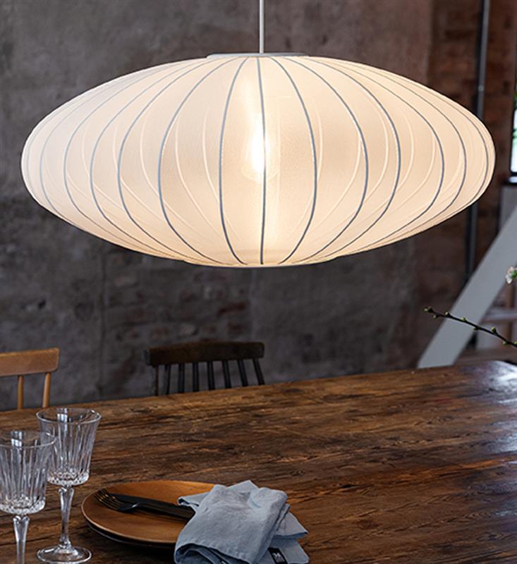 Lampa owalna biała z siateczki skandynawski styl do drewnianego stołu