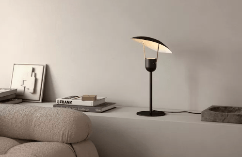 Lampa stołowa dekoracyjna w salonie