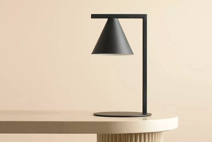 Loftowa lampa stołowa na biurku
