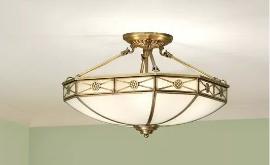 klasyczna lampa sufitowa
