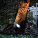 Reflektorek ogrodowy do oświetlenia drzew i krzewów