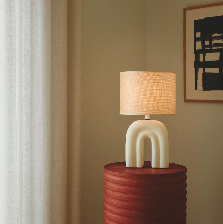Biała lampa stołowa z abażurem Haze - ceramiczna