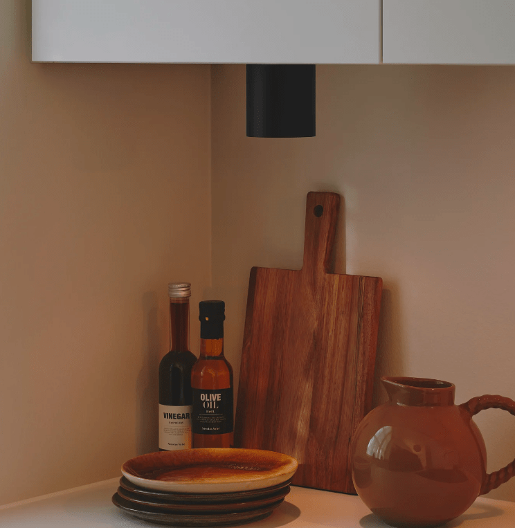 Czarny spot sabonis do kuchni - oświetlenie podszafkowe